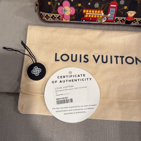 Louis Vuitton 2021 Christmas Animation Pencil Pouch London - Picture 15 of 16